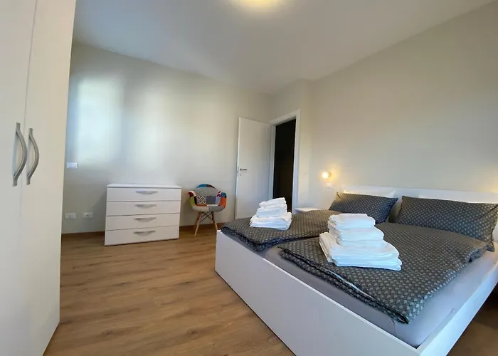 Golfo Borromeo 4 公寓 巴韦诺